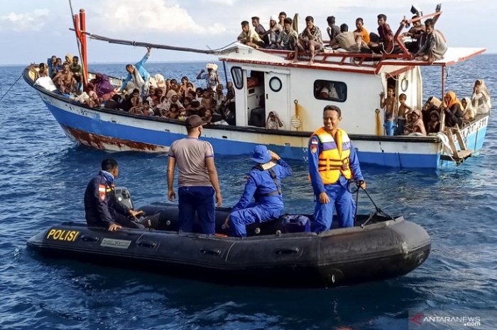 Acehnese fishermen and Rohingya rescue at sea